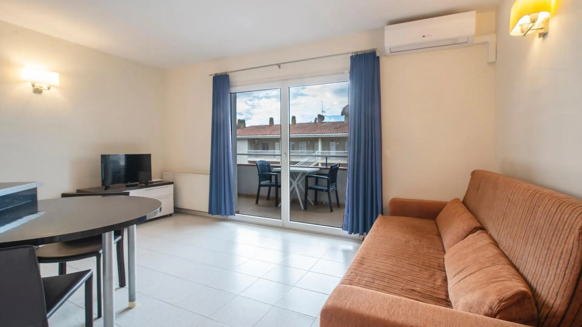 Apartamentos Empuriabrava Maurici Park 0*,  Spain